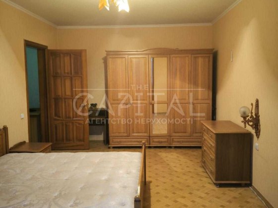 Продам 2к 62м м.Харьковская Пр-т Бажана низкий этаж Две спальни Ремонт Київ