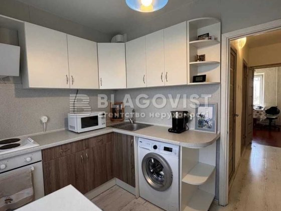 Продаж квартири вул.Ревуцького 13 , 3кімн., 73кв.м Київ