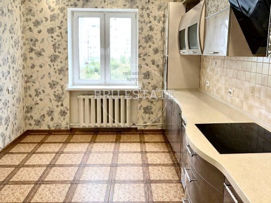 Продаж 3  к квартири  Рівермол 4 й поверх Ремонт 91 м кв Киев