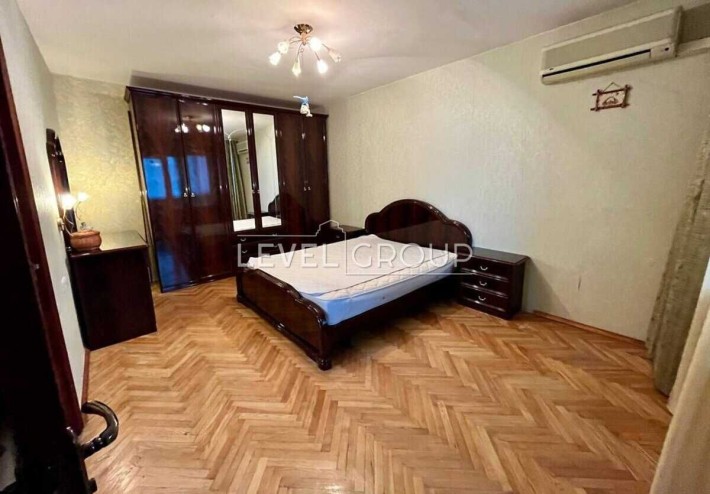 Простора 3-кімнатна, 80 м², Ахматової, готова до заселення - фото 1