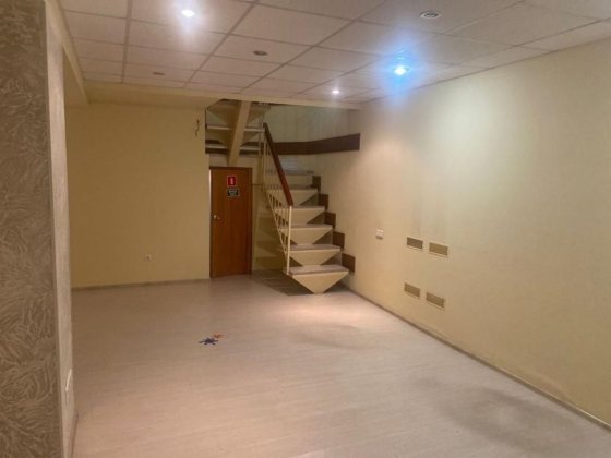 Київ, Антоновича 38 а . Продаж квартири 3 кімнати .  1 поверх . Двохрівнева квартира. ПІД ОФІС АБО К
