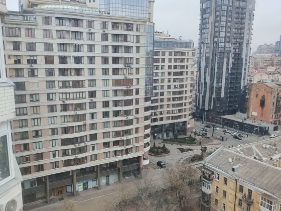Жилянська Центр, продаж приміщень в житловому будинку.