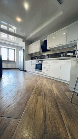 Продаж великої 3-кімнатної квартири в Солом'янському р-н. - фото 1