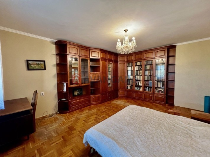 Велика 1 кімнатна квартира бульвар Вернадського Святошино - фото 1