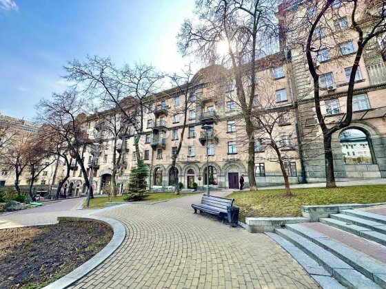 Продам 2 кімн ремонт Чикаленка Євгена 1-3 Прорізна Хрещатик Київ