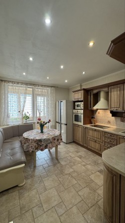 Продам 3-кім квартиру з меблями та технікою. проспект Берестейський 121 А. 1 хвилина до метро Житоми - фото 1