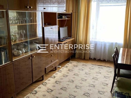 Продаж 3к квартиру біля метро Нивки, вул. Януша Корчака (Баумана) Киев