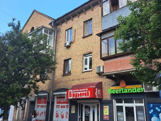 Продажа 3 комн. "сталинки"  (+ 2 комнаты 2-ой уровень). Донецкая,18.