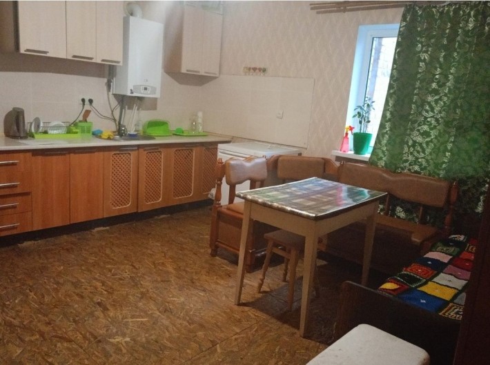 Здам в центрі Жмеринки велику 2 кімнатну квартиру 82м/ +закритий двір - фото 1