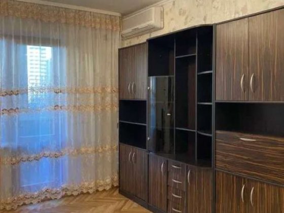 Продам: 4 к. квартиру, вул. Ірпінська, 63а Святошинський р-н, метро Академмістечко. Київ
