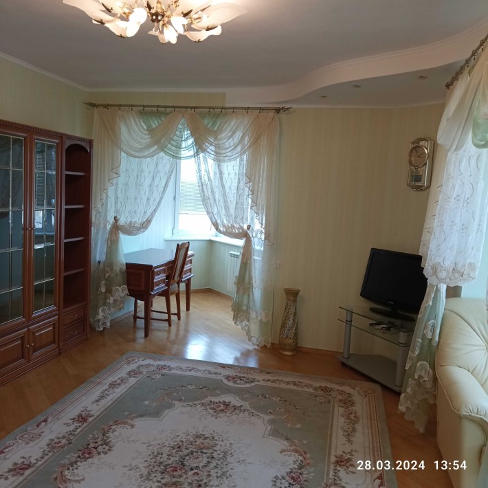 Здам в Києві комфортну двокімнатну квартиру і підземний паркінг. - фото 1