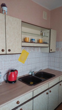Сдам долгосрочно 2 комнатную с раздельными комнатами на Троещине. - фото 1
