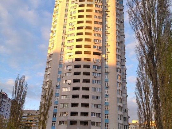 Большая и светлая квартира! Ул. Ревуцкого, 7в. Генератор.  48 м2.