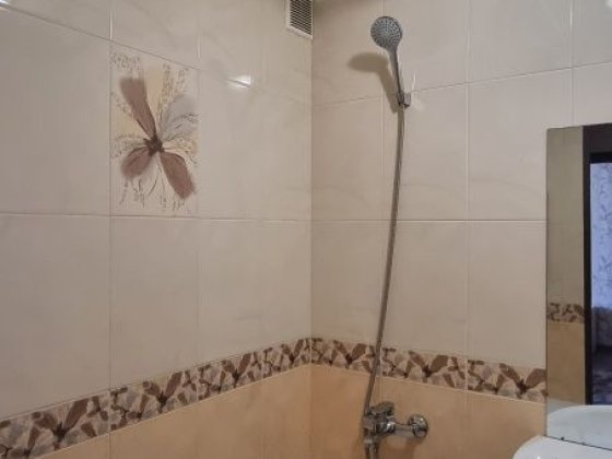 Вікна на Миколаїв . Гарна однокімнатна квартира на Таврійському . Ліфт працює . Херсон