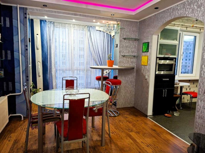 Квартира на Митниці площею 102 м2. Можна з тваринками. - фото 1