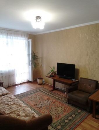Сдам 3 комн квартиру со всеми удобствами! Срочно! - фото 1