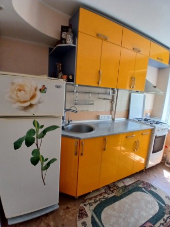 Сдаю 2к/кв 3/9 пр.Мира ( площ.Победы), мебель,техника 8000 - фото 1
