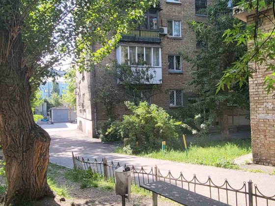 Продаж 2-х кімн. квартири 41,8 м2 вул. Юрківська 42 (ст. метро Т. Шевченка) Подолольський район Киев