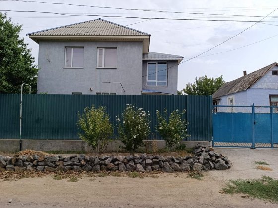 Продам 2-х поверховий будинок