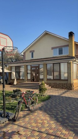 Сучасний будинок з великим гаражем в районі Чорнобильських будинків - фото 1
