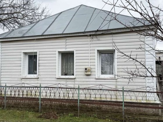 Продам дом в районе больницы Глухів