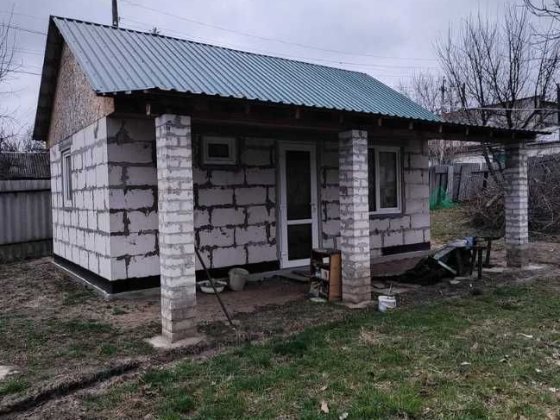 Продам невеликий дім на земельній ділянці. Змиев