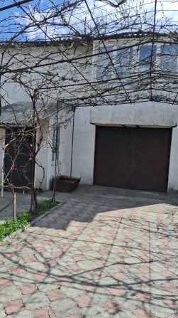 Продам 1/4 дома, 148 кв.м утеплений баня/сауна всі зручності два гаража теплиця виноград своя вода о - фото 1