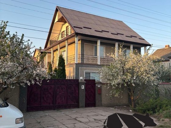 Продаж будинку з ремонтом та меблями з ділянкою 10 соток , м. Кам'янка Кам'янка