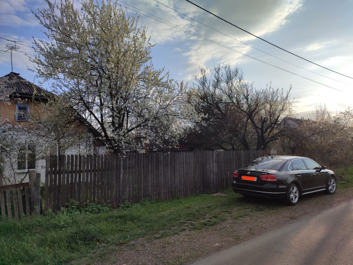 Продам півбудинку з ділянкою - фото 1