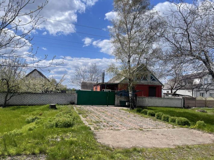 Будинок  з господарськими будівлями у дворі с.Піщанка - фото 1