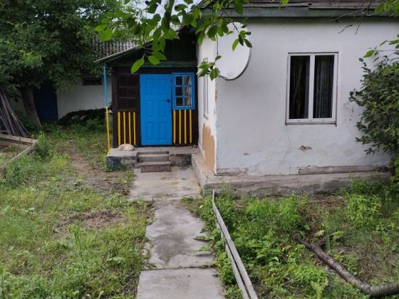 Продам пів будинка Малин