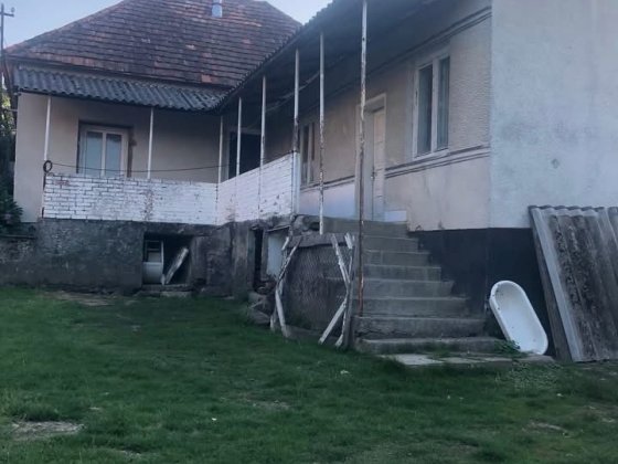 Будинок поруч з Мукачевом