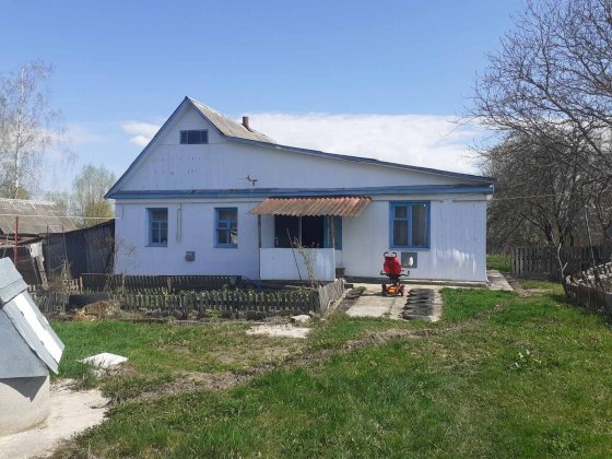 Продам дім ,район дружби гали Звягель