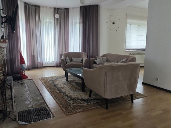 Продам просторий будинок для великої родини в смт Пісочин Песочин