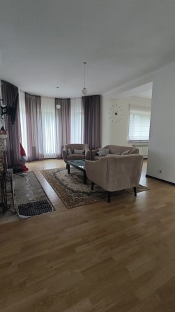 Продам просторий будинок для великої родини в смт Пісочин - фото 1