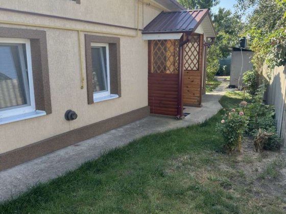 Продам пол дома с отдельным входом на вороновке.