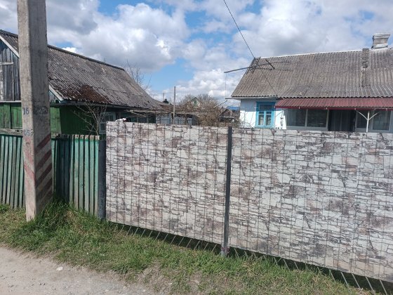 Пів будинку в затишному місці Славута
