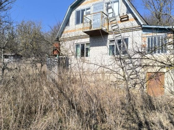 Продається затишний дачний будинок у мальовничому  місці - всього 10 за., їзди від  міста. Староконстантинов