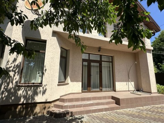 Затишний будинок доглянута територія, меблі залишаються! 43580 Староконстантинов