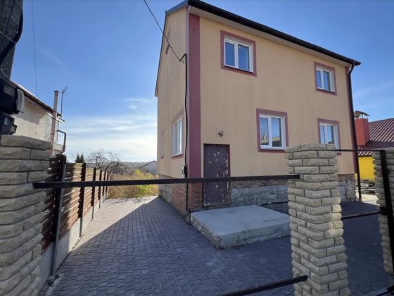 Чудовий сучасний будинок є частковий ремонт Дубове 41410 Хмельницкий
