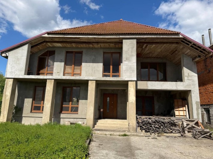 Продається сучасний будинок у м. Хуст. - фото 1