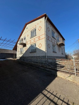 Продам будинок поруч з містом  Шептицький - фото 1