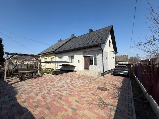 Продаж частини будинку в Рованцях!! Рованці
