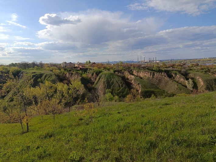 Продам участок с ветхим домом в Старых Кодаках. - фото 1