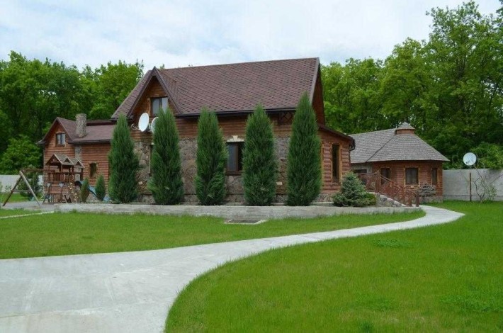 Продам усадьбу в Орловщине (3 дома на участке 40 соток)бассейн, беседка, камин - фото 1