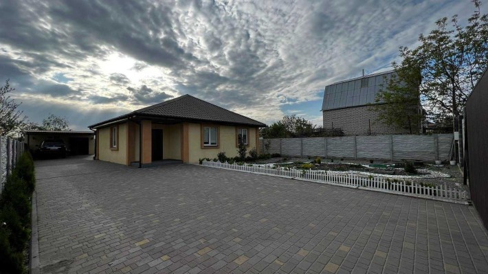 Продам новий будинок  в Новоалександрівці, зі своїм берегом річки Сура - фото 1
