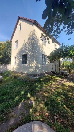 Продам дом в Новоалександровке, заезжай и живи, 2 этажа, 92 кв.м. - фото 1