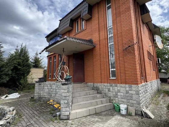 Продам 2-х поверховий будинок в с. Новоселівка Новоселовка