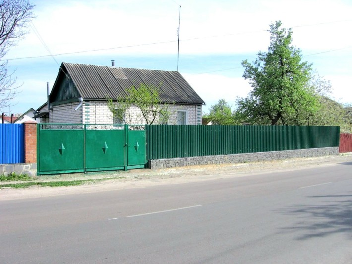 Будинок Радомишль вул. Житомирська всі зручності центральні комунікації  16 сот - фото 1