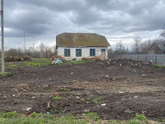Терміново продам житловий будинок з великою земельною ділянкою в смт.Брусилів (Морозівка) 75 км.від  Брусилов